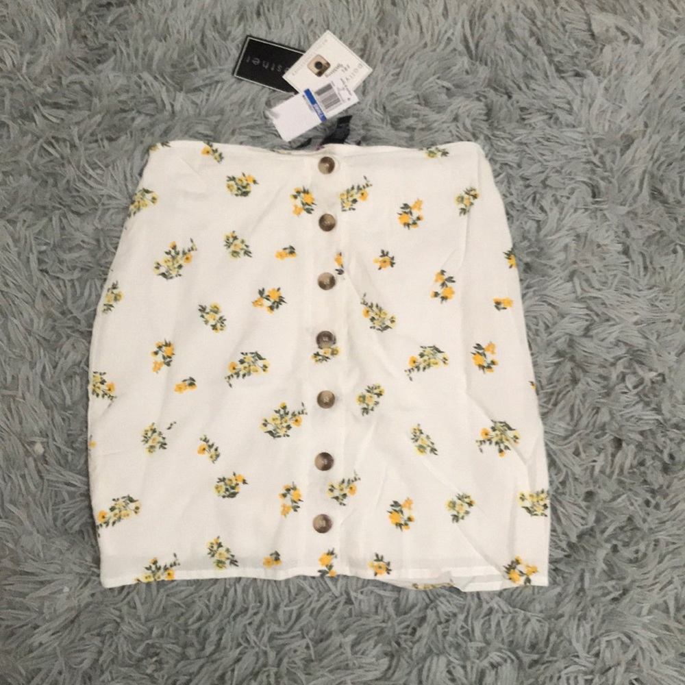 adorable button around skirt with lemon flowers